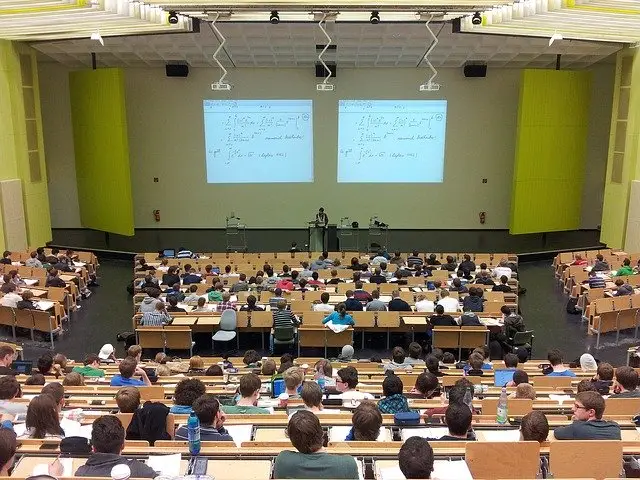 Körper-College-Hörsaal-College-Klasse