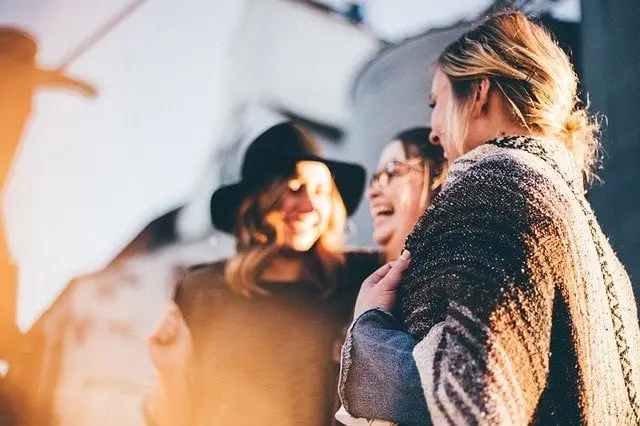 corpo-amici-persone-ragazze-donne