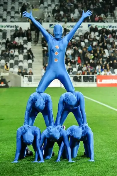 body_humanpyramid