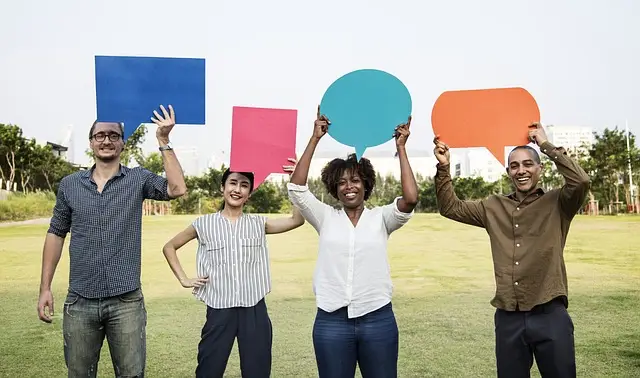 body_people_holding_speech_bubbles