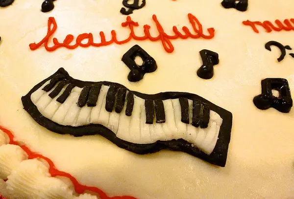 body_musicalcake