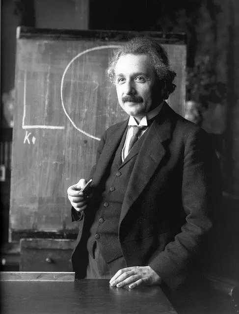 body_albert_einstein_photo