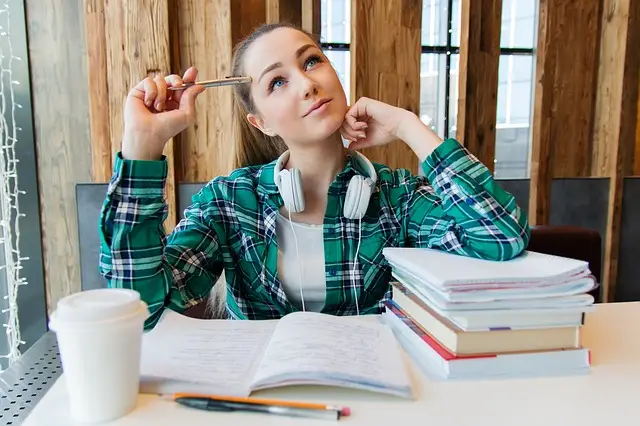 body_girl_student_thinking