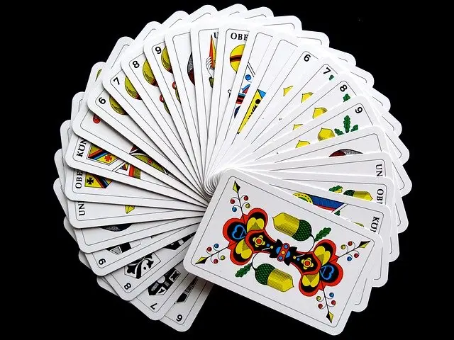 Feature-Playing-Cards-Fan