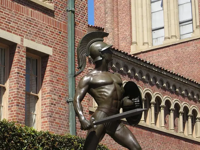 функция_tommy_trojan_usc