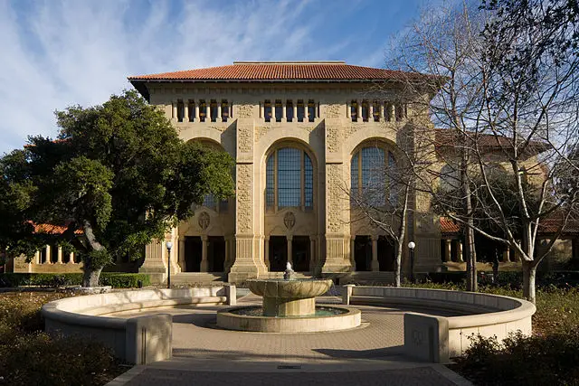 Biblioteca_de_la_Universidad_de_Stanford_cc0